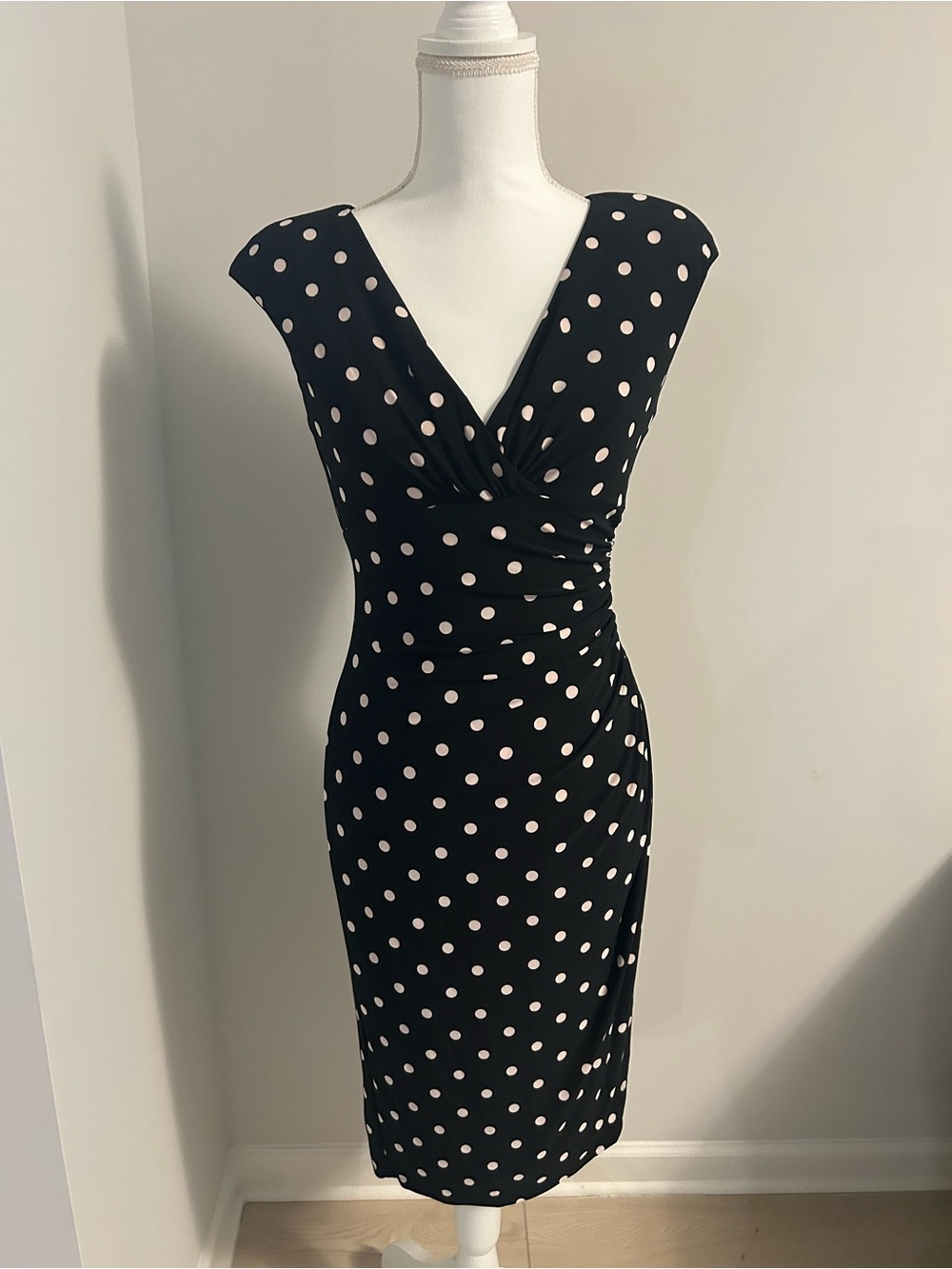 LAUREN RALPH LAUREN Black Polka Dot V-Neck Sheath Dress